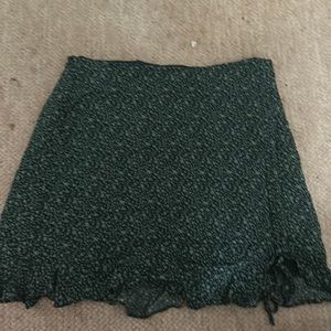 women’s green skirt